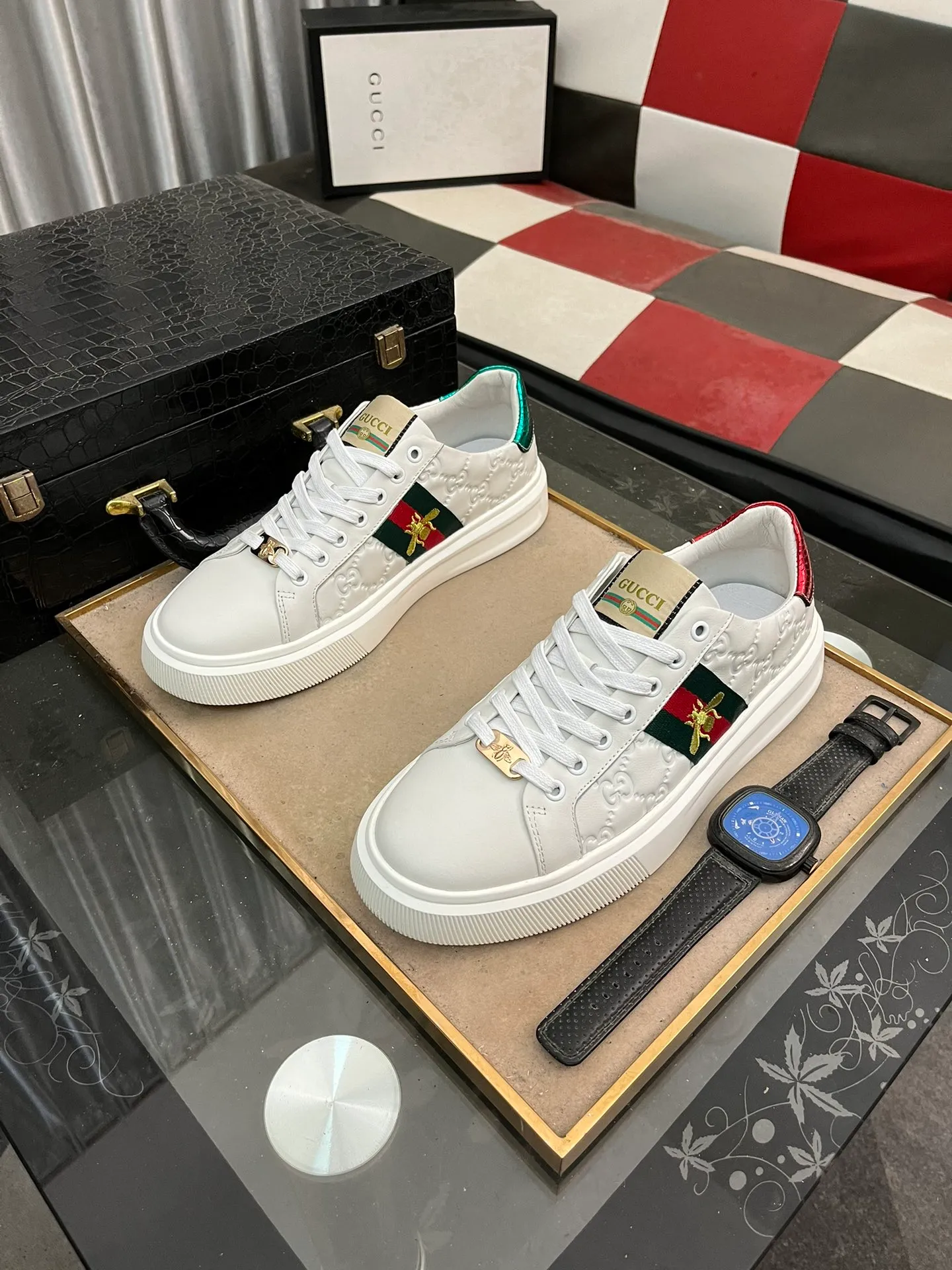 Men's shoes💰400⌚️⌚️[GUCCI] Gucci men's casual shoes are absolutely popular🔥The ultimate matching item for trendy men! The charm of super texture is irresistible, the main recommendation, the flower leather color is bright! The upper is made of high-quality cowhide + brand printed fabric, sheepskin feet, wear-resistant rubber sole, noble and elegant! Extremely comfortable🎁🎁You can be as handsome as you want💪 38-442️⃣colors available